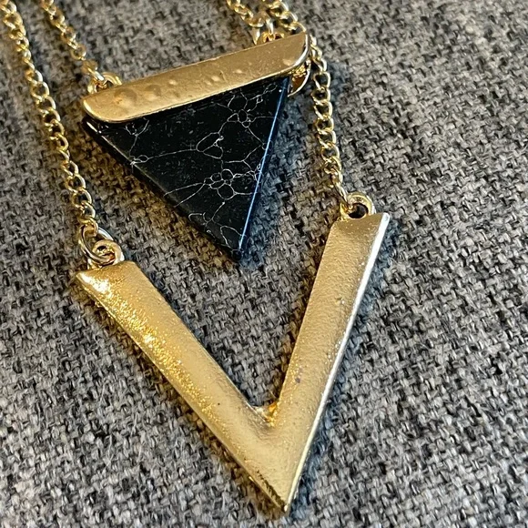 Jewelry three-piece set, necklace,a pair of earrings, and a bracelet - Picture 5 of 6